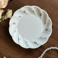 Ensemble d'assiettes européennes en céramique à relief floral rétro forme de muse assiettes à dîner exquises assiette de table décorative pour mariage