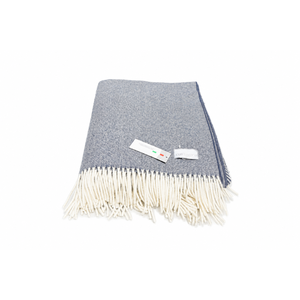 Plaid en cachemire Nordkapp avec un motif chevrons dégradé, doux et élégant pour les espaces de vie contemporains - Product Image 3