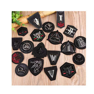 Aangepaste Zelfklevende Reliëf Lederen Labels Nieuwe Mode Ijzer Op Leer En Goud Metalen Labels Lederen Patches Met Metalen Logo - Product Image 1