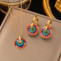 Juego de Collar y Aretes de Acero Inoxidable Chapado en Oro de 18K con Diseño de Margaritas Pintadas Vintage, de Alta Calidad, Resistente al Agua y Sin Decoloración