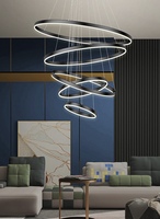 Lustre LED à anneau rond dans le hall d'un hôtel moderne pour le salon, la villa, les escaliers, le loft, l'anneau en aluminium et la suspension circulaire