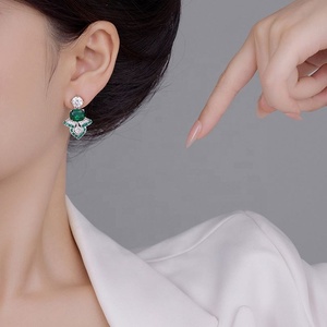 Pendientes de Esmeralda Retro de Alta Gama y Estilo Francés, Pendientes de Cena Personalizados de Estilo Chino Exagerado, para Regalos - Product Image 4