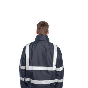Veste de pluie haute visibilité imperméable, coupe-vent et respirante pour équipes de plein air masculines, avec coutures thermocollées et capuche ajustable, idéale pour les conditions humides. - Product Image 3