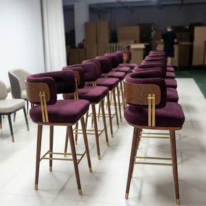 Taburete de Bar de Terciopelo de Lujo con Reposapiés Dorado, Silla Moderna Tapizada a la Altura del Mostrador para Restaurante y Hotel - Product Image 1