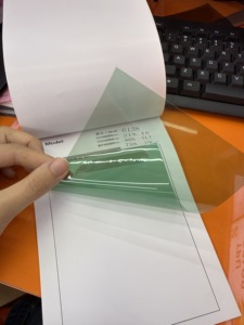 2 strati fabbrica diretta 30m rotolo 10% VLT nero scuro finestra per animali domestici pellicola per il <span class=keywords><strong>corpo</strong></span> del veicolo <span class=keywords><strong>protezione</strong></span> <span class=keywords><strong>solare</strong></span> UV all'ingrosso - Product Image 6