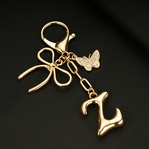 Llavero de metal con letras y mariposas Uionen, accesorio colgante para bolso - Product Image 4