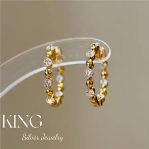 ต่างหูเงิน KING รุ่น Huggie เงินแท้ S925 ชุบทอง ดีไซน์รูปดาว เหมาะสำหรับใส่ทุกวัน - Product Image 2