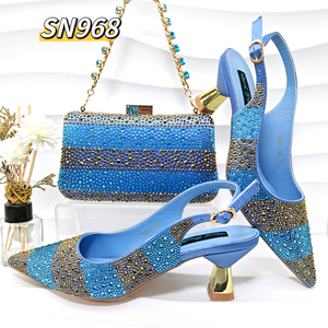 2024 ensemble de sacs <span class=keywords><strong>à</strong></span> chaussures Girly <span class=keywords><strong>à</strong></span> la mode de conception italienne, sac <span class=keywords><strong>à</strong></span> fermeture en métal de décoration de diamant complet et décoration de chaîne brillante talons hauts - Product Image 3