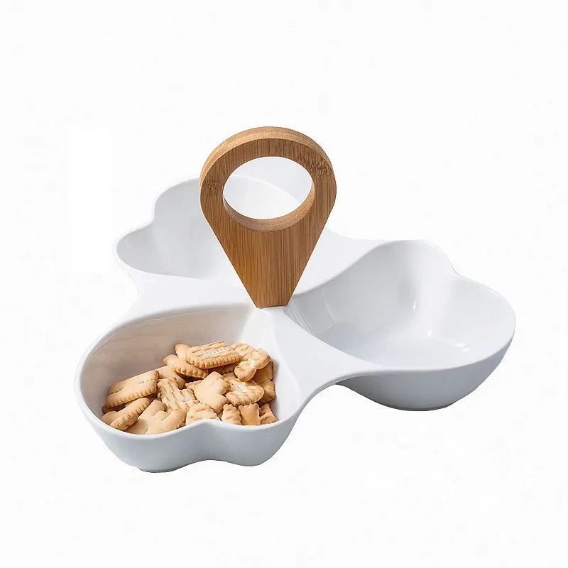 Einfache unregelmäßige Snack-Schüssel weißer Holzgriff trockene Fruchtplatte geteiltes Keramikgeschirr