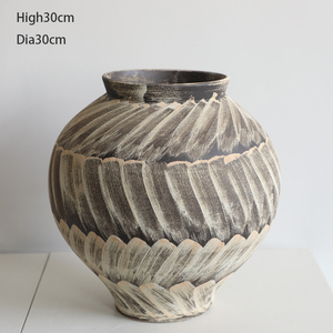 Urne en céramique texturée mate style Wabi Sabi, marron beige, 30 cm de haut, vase rond en argile avec motif superposé brossé à la main, vente en gros - Product Image 6