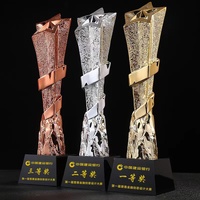 Trophée personnalisé en résine écologique 2025 pour cérémonies scolaires et d'entreprise, avec design sur mesure pour événements, cadeaux et souvenirs