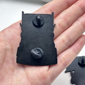 Hadiah Khusus Teman Karakter Film Kustom Pin Enamel Besar Lencana Bros Horor - Product Image 6