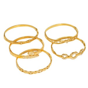 Bracelet Gaovo Premium Luxe Léger 2 Styles Serpent Pavé CZ + Design en V Plaqué Or Acier Inoxydable Bijoux de Mode Femme - Product Image 3