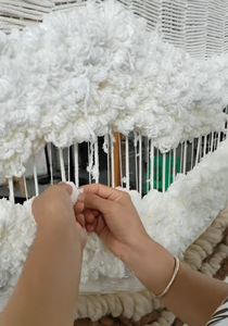 Grande Arazzo da Parete Macramè Moderno in Fibra Intrecciata a Mano Stile Boho, Design Artistico Personalizzato per Arredamento di Lusso - Product Image 5