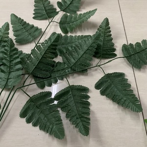 Feuilles de fougère artificielles en soie de haute qualité - Décoration murale moderne 50 cm 3 branches 7 feuilles Modèle Utilisation intérieure/extérieure - Product Image 5