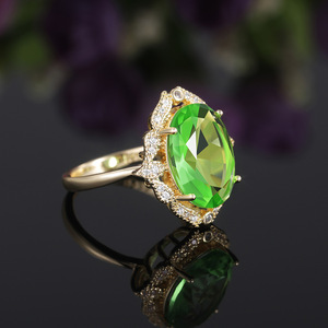 Anello da donna con zirconi verdi oversize, stile creativo ed elegante, per matrimonio, uso quotidiano, impilabile, gioiello da dito abbinabile a tutto, idea regalo - Product Image 5