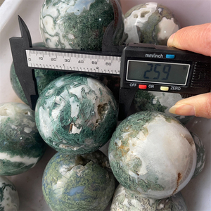 Vente en gros de sphère d'agate en mousse naturelle, pierre de guérison, boule d'artisanat en cristal sculptée pour cadeau de décoration de la maison