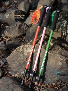 Bâton de randonnée pliable en alliage d'aluminium, 3 sections, longueur réglable 62 cm, bâton de randonnée portable avec embout en caoutchouc et poignée en EVA - Product Image 3