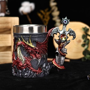 Jarra de Cerveza con Diseño de Espada de Dragón Místico, Revestida de Acero Inoxidable, para Coleccionistas y Gamers - Product Image 2