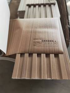 Pannello Murale Scanalato per Interni Lastra in PVC Effetto Marmo <span class=keywords><strong>Bianco</strong></span> <span class=keywords><strong>Legno</strong></span> Pannello 3D WPC Rivestimento Murale Produttori <span class=keywords><strong>di</strong></span> Foshan - Product Image 5