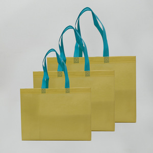 โปรโมชั่นขายส่ง กระเป๋าผ้า Non Woven พิมพ์โลโก้สีสันสดใส ขนาดตามสั่ง กระเป๋าช้อปปิ้ง Non Woven พร้อมโลโก้พิมพ์ตามสั่ง - Product Image 3