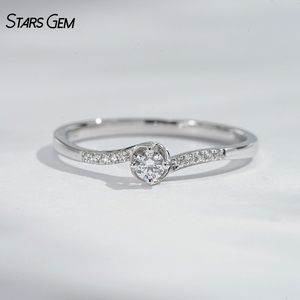 Anillo de Compromiso Solitario Clásico Unisex de Oro Blanco de 18K con Diamante Cultivado en Laboratorio de Corte Brillante Redondo de 0.1ct y 2.8mm, Color D, Starsgem - Product Image 1