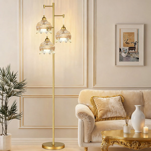 Lámpara de pie moderna de latón con fuente de luz LED de altura ajustable para decoración de sala de estar y dormitorio - Product Image 2