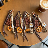 Porte-clés créatif vintage en acrylique en forme de bretzel, style Miu, avec breloque chocolat et cordon tressé, accessoire pendentif, vente en gros