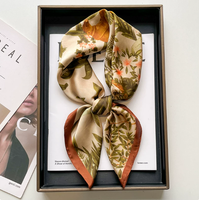 Foulard carré élégant en soie artificielle avec imprimé peinture abstraite, idéal pour le bureau, les déplacements, les mariages, les cadeaux et les accessoires de photographie