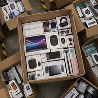 Boîte mystère d'électronique en surplus pré-testée : téléphones portables, tablettes, casques, batteries externes pour les vendeurs de plateformes, approvisionnement en gros