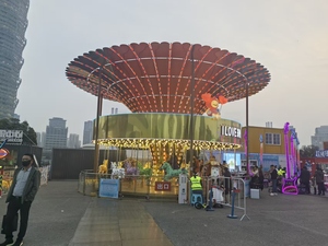 ม้าหมุนเด็กปลอดภัยสำหรับสถานรับเลี้ยงเด็กและสนามเด็กเล่นในร่ม, โครงเหล็กชุบสังกะสี/พีวีซี, หมุนช้าและทางออกฉุกเฉิน, ของเล่นยอดนิยม - Product Image 3