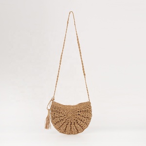 <span class=keywords><strong>Borsa</strong></span> a <span class=keywords><strong>Tracolla</strong></span> in <span class=keywords><strong>Paglia</strong></span> con Mezza Zip e Design Semicircolare alla Moda - Product Image 2