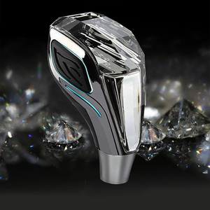 <span class=keywords><strong>Le</strong></span> <span class=keywords><strong>pommeau</strong></span> <span class=keywords><strong>de</strong></span> <span class=keywords><strong>vitesse</strong></span> en cristal LED convient aux Toyota, Kia, Lexus, Mitsubishi, Hyundai et aux têtes <span class=keywords><strong>de</strong></span> <span class=keywords><strong>vitesse</strong></span> universelles en cristal éclairées - Product Image 1