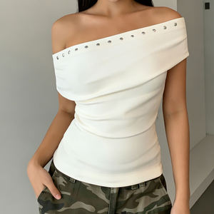 Camiseta de manga corta con diseño de hombros caídos y adornos, estilo chica moderna, versátil - Product Image 1