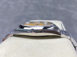 Bracelet lumineux bleu glace suisse de qualité supérieure qui s'adapte parfaitement aux pattes de la montre. Montre mécanique pour homme - Product Image 3