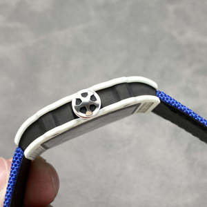 Reloj Mecánico de Fibra de Carbono de Lujo Nuevo y de Alta Calidad de Fábrica RM, RM67-02 – Movimiento Tourbillon Esqueleto - Product Image 4