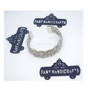Bracelet en laiton gravé à la main avec motif floral, collection Zodiaque, octobre 2026 - Product Image 2