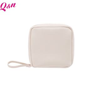 Trousse de maquillage pour femmes Pochette à cosmétiques en nylon Trousse de toilette avec patchs à lettres Pochettes à cosmétiques colorées - Product Image 6