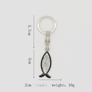 Portachiavi con Simbolo del Pesce Cristiano Gesù, Ciondolo Ichthys Smaltato, Incisione Personalizzata, Multicolore Rosa Nero Blu Argento, con Anello Divisibile - Product Image 2
