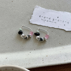 Nouveauté, boucles d'oreilles créoles tendance au design unique, plaquées or 18 carats, pierre naturelle irrégulière, couleur personnalisée - Product Image 1