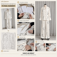 Ensemble deux pièces blanc aspect satiné pour femme, col cranté, manches longues, vêtements de détente, imprimé visage abstrait, vente en gros OEM, faible MOQ