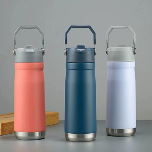 Bouteille d'eau isotherme portable en acier inoxydable de 550 ml/18,6 oz avec couvercle à paille et poignée pliable pour la randonnée et <span class=keywords><strong>le</strong></span> <span class=keywords><strong>cyclisme</strong></span> - Product Image 1