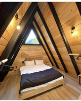 Villa préfabriquée de luxe moderne en structure acier A-frame, design triangulaire, durable et écologique