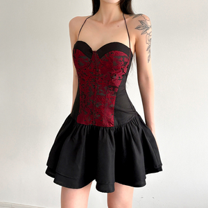 Vestido gótico oscuro acolchado con cuello descubierto y capas, para mujer, corte regular, línea A, corto, sin mangas, con patrón en contraste, natural - Product Image 3