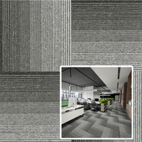 Dalles de moquette rayées en polypropylène commercial avec support en PVC 50x50cm, moquette modulaire pour bureau