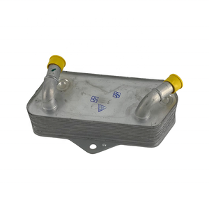 02E409061D 02E409061E ชิ้นส่วนเครื่องยนต์เกียร์น้ํามันคูลเลอร์สําหรับ Audi VW - Product Image 4