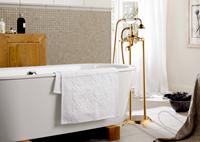 Robinet de baignoire autoportant en or brossé avec douchette à main |   Robinet de baignoire sur pieds de style vintage, cascade, débit élevé