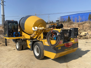 Camión Mezclador de Concreto Autocargable Xinyu de 4 Metros Cúbicos con Sistema Hidráulico Importado y 1 Año de Garantía - Product Image 2