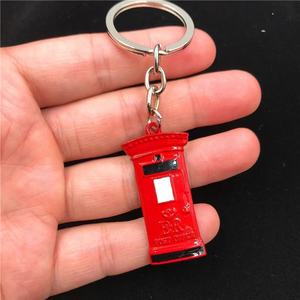 Portachiavi in Metallo Smaltato con Bandiera Union Jack, Monumenti di Londra: Big Ben, Tower Bridge, London Eye, Autobus Rosso, Souvenir Britannico - Product Image 6
