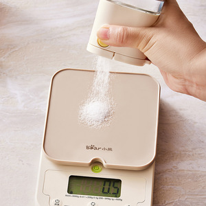 Bear Salt Shaker M Size Moisture Proof Flip Top Kitchen <b>Spice</b> <b>Jar</b> - Product Image 1